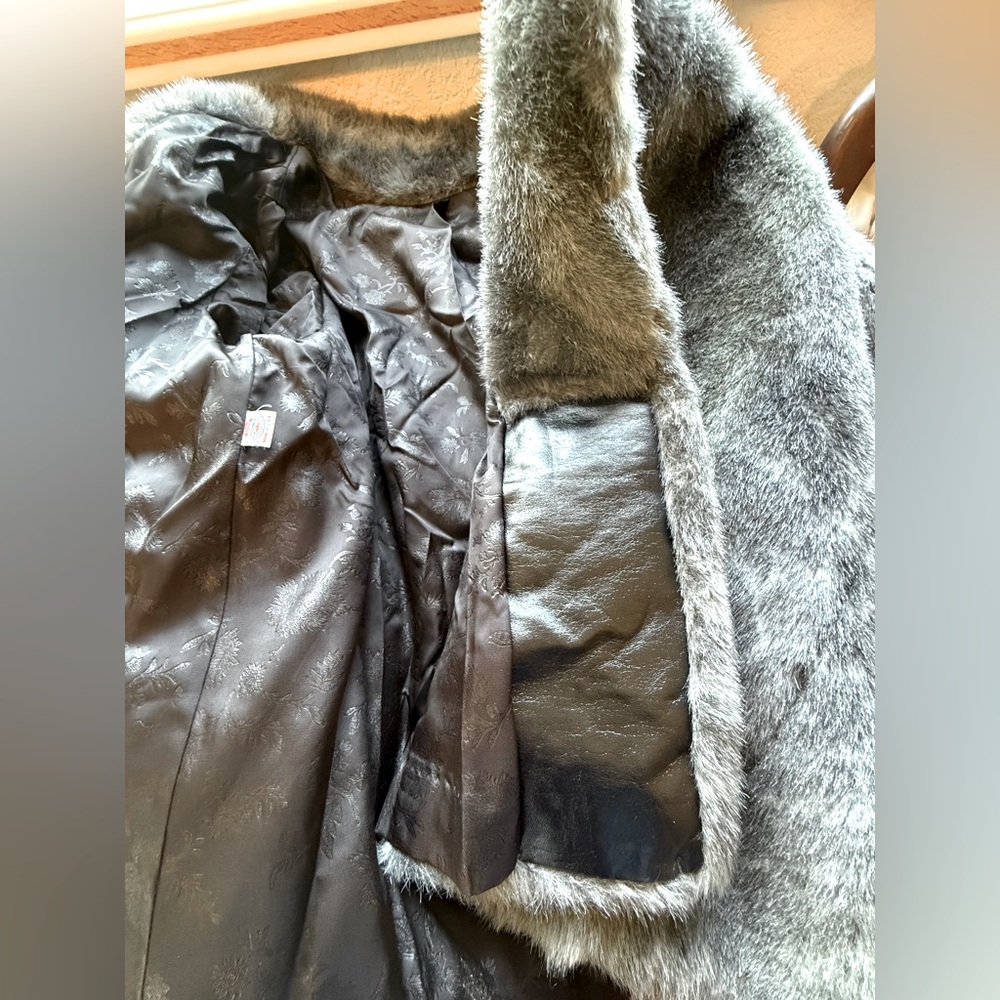 VINTAGE HILLMOOR NY FAUX FUR JACKET - Picture 7 of 9